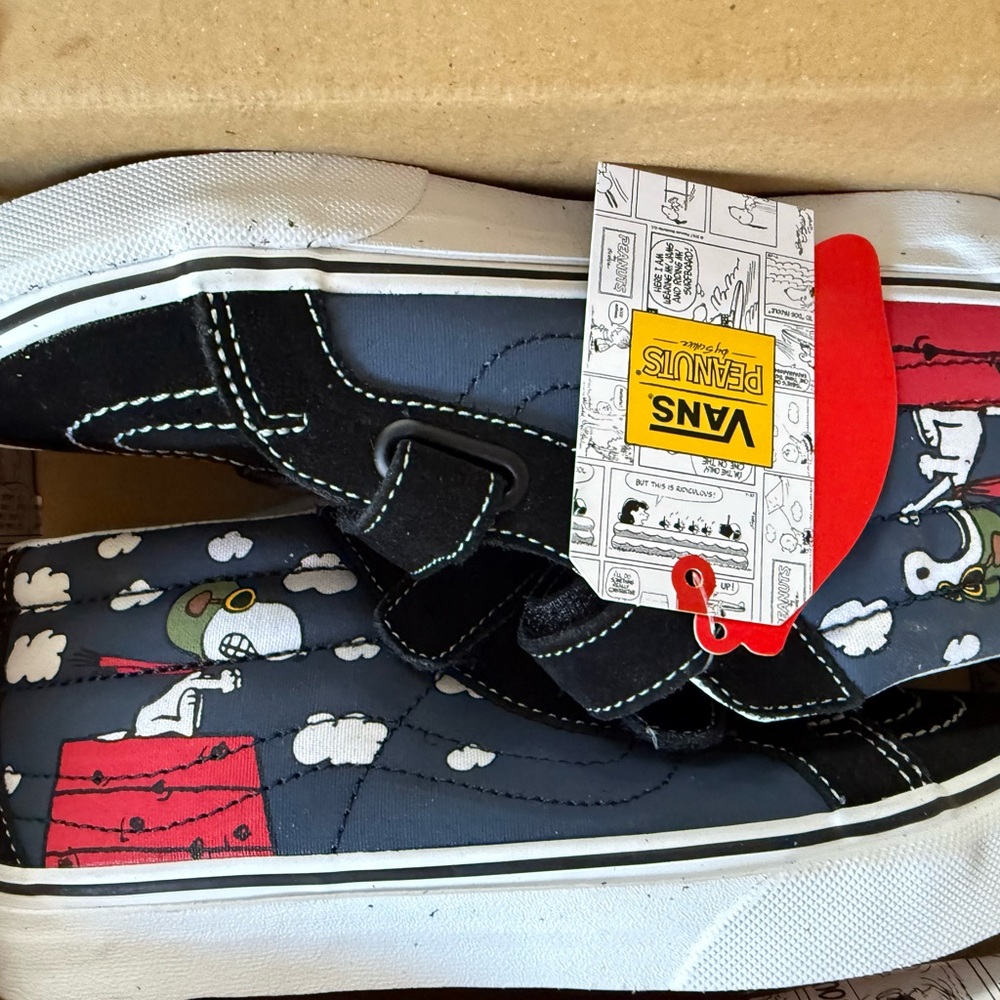 Vans & Peanuts. Kids Black Snoopy Sneakers Velcro new in box. Collectors.Kids 6